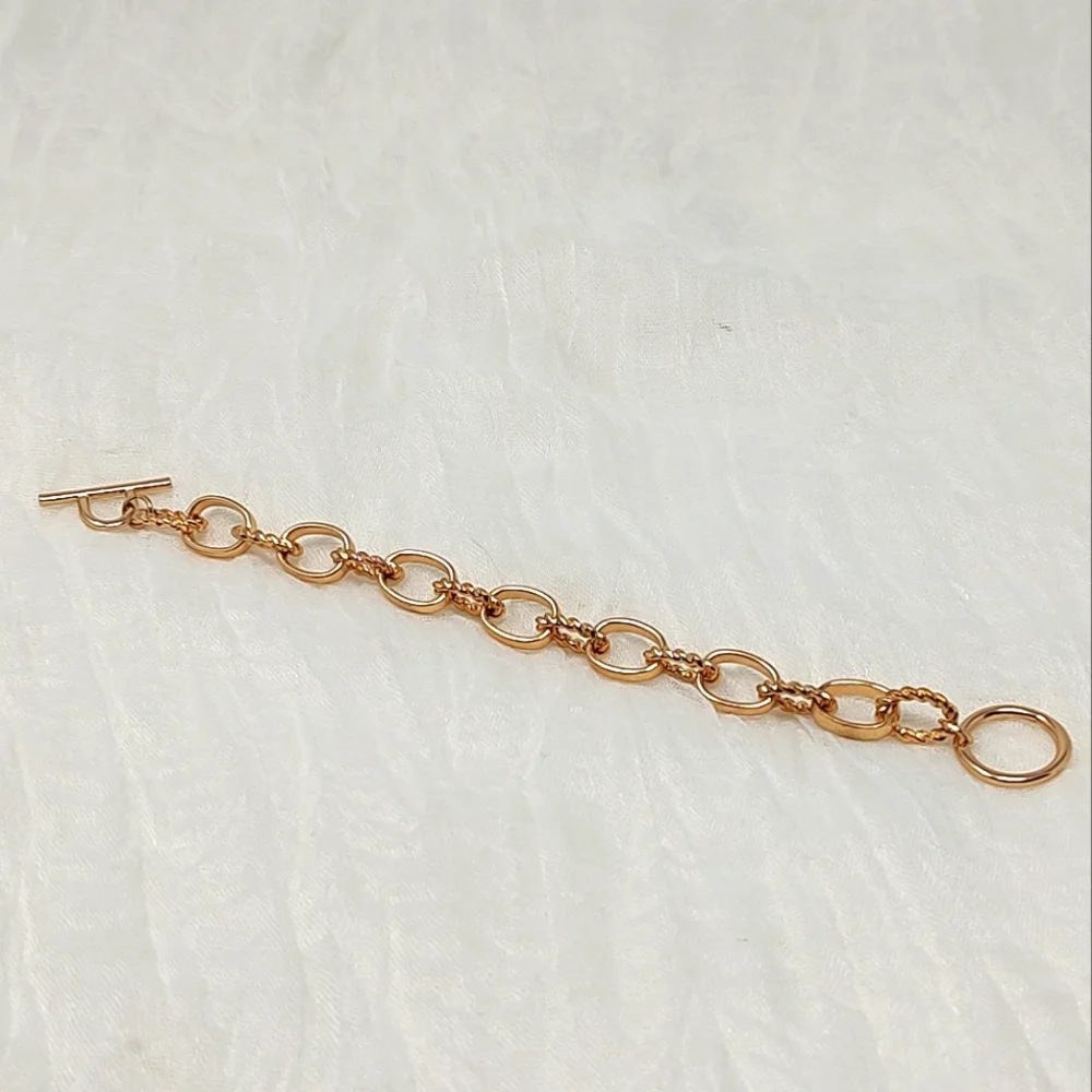 Gold tone oval chain link toggle bracelet